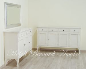 Credenza realizzata in legno massiccio laccata colore bianco